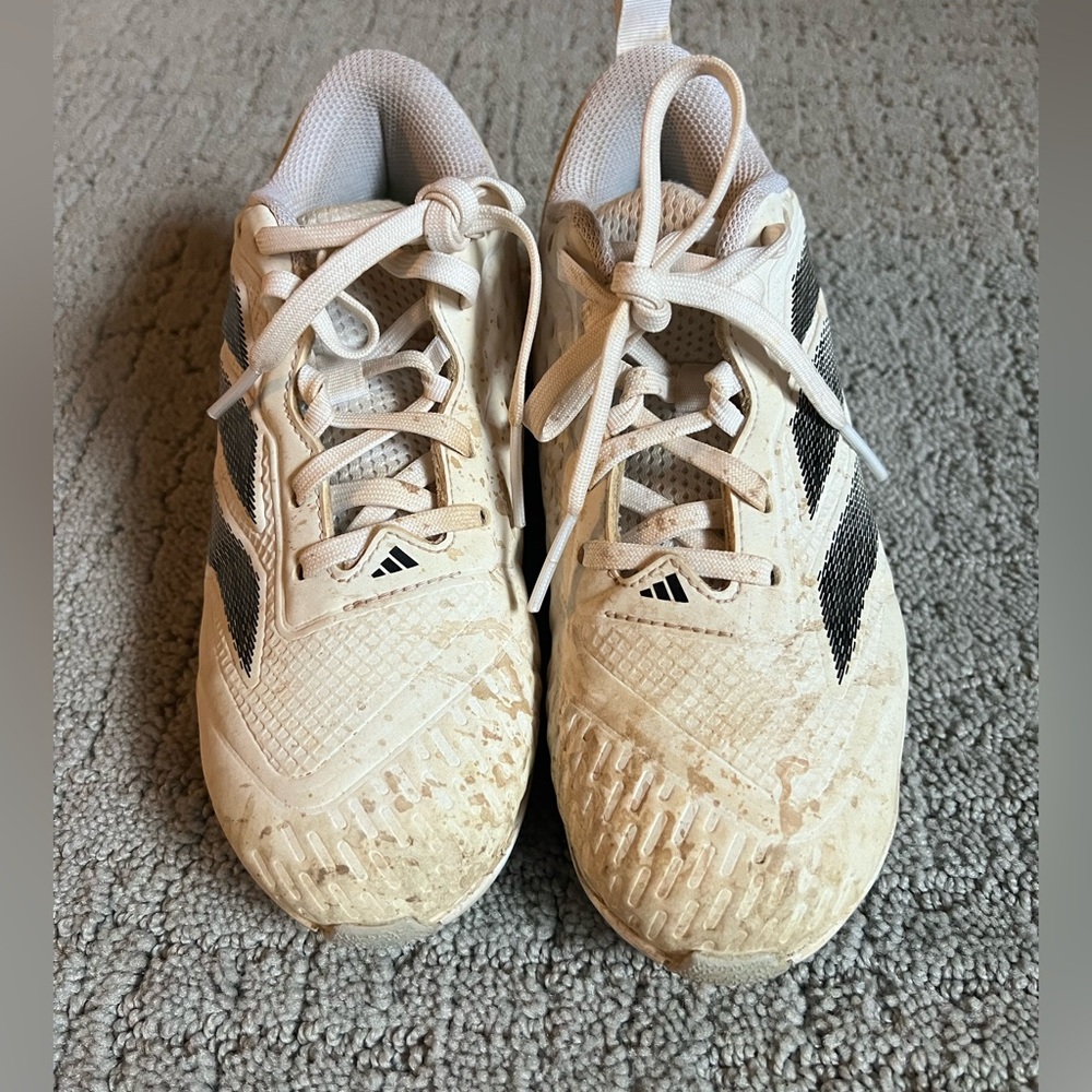 Adidas girls softball cleats size 2.5 kids